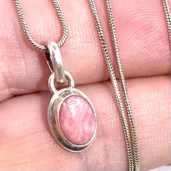 ALX Striking Sterling 925 Silver & Rose Quartz Necklace - Picture 2 of 8